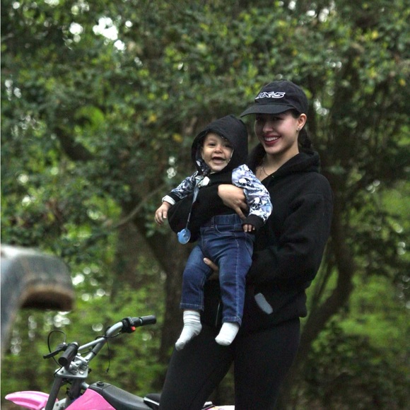 Meet your Posher - Picture 4 of 5